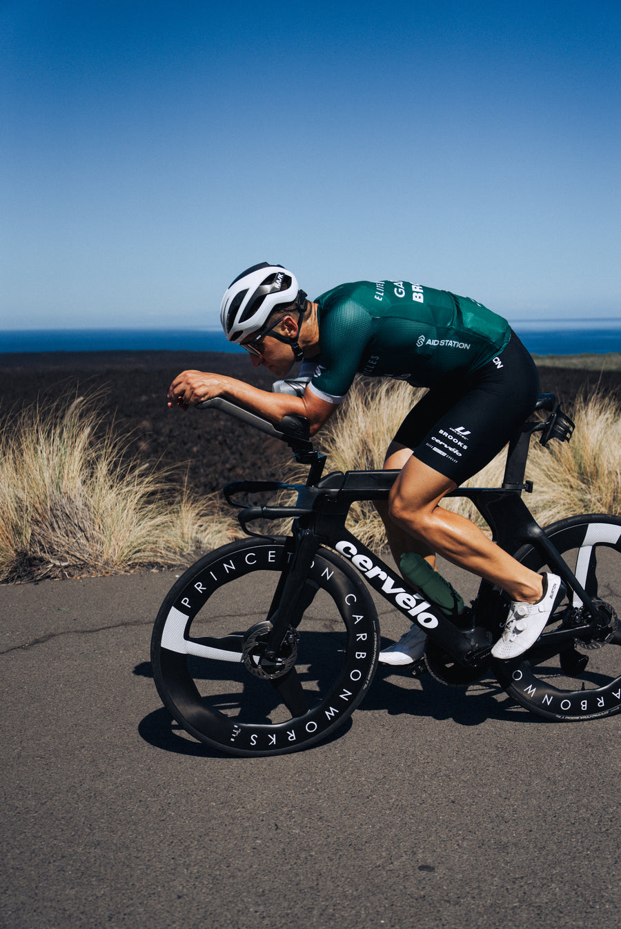 Aero speed suits & custom cycling wear. Made in Europe – Velotec